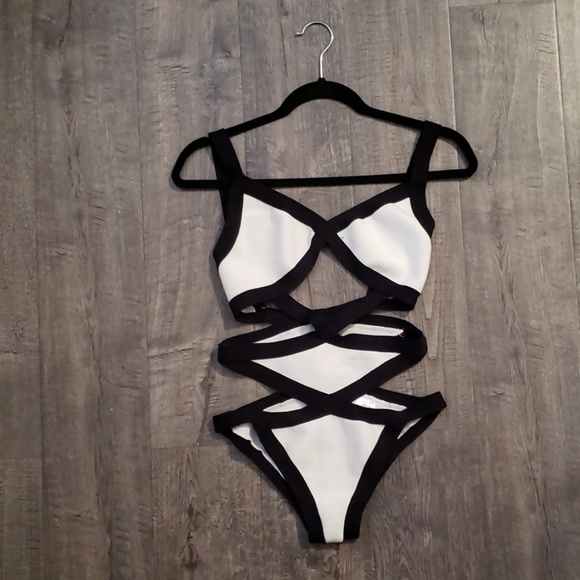 Bathing suit - Picture 1 of 2